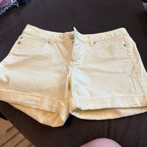 Light yellow Liverpool jean company Linda short